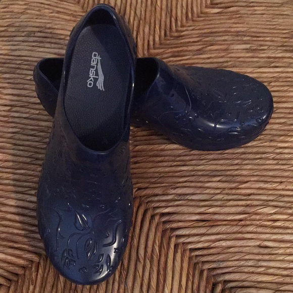 dansko pixie clogs